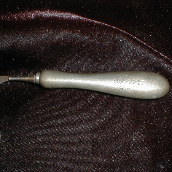 Sterling silver antique nail tool, engraved "Sue" -- hallmarked, lovely patina - Picture 9 of 15